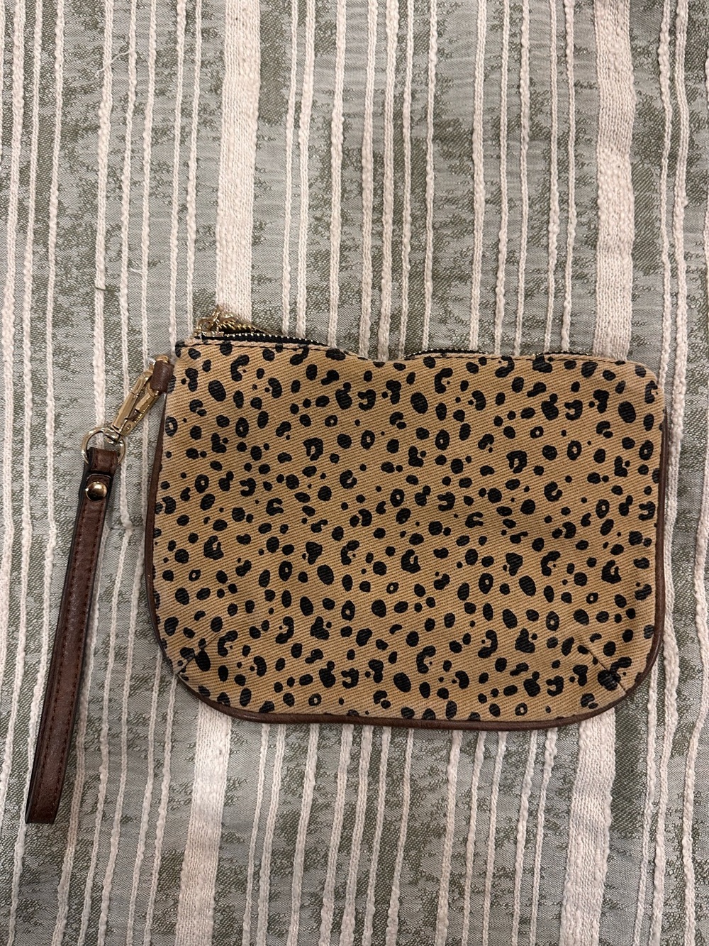 Jen & Co leopard print wristlet